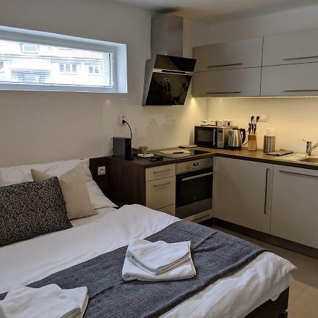 Ap10 - Apartments 4U Brezinova "Overnight Simply" Hradec Králové Eksteriør billede