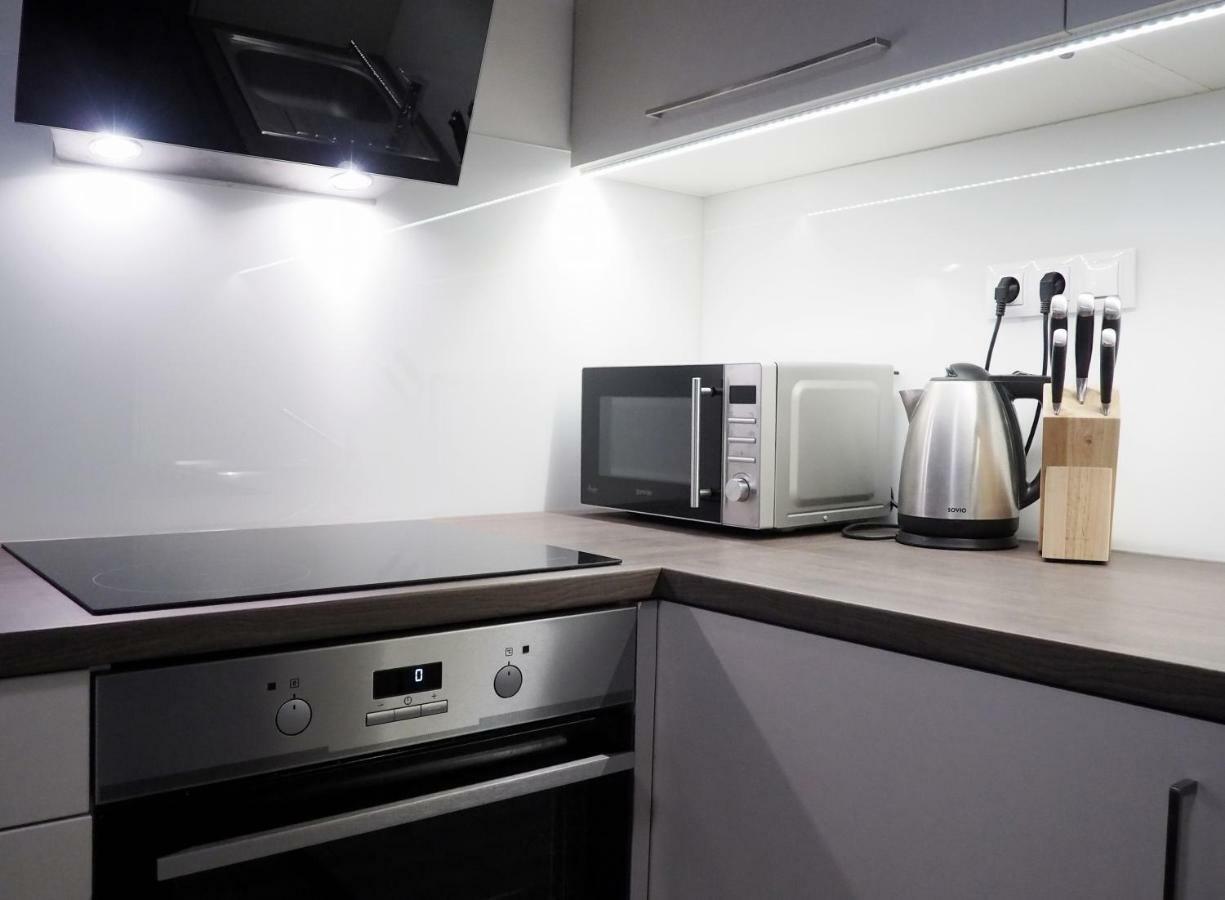 Ap10 - Apartments 4U Brezinova "Overnight Simply" Hradec Králové Eksteriør billede