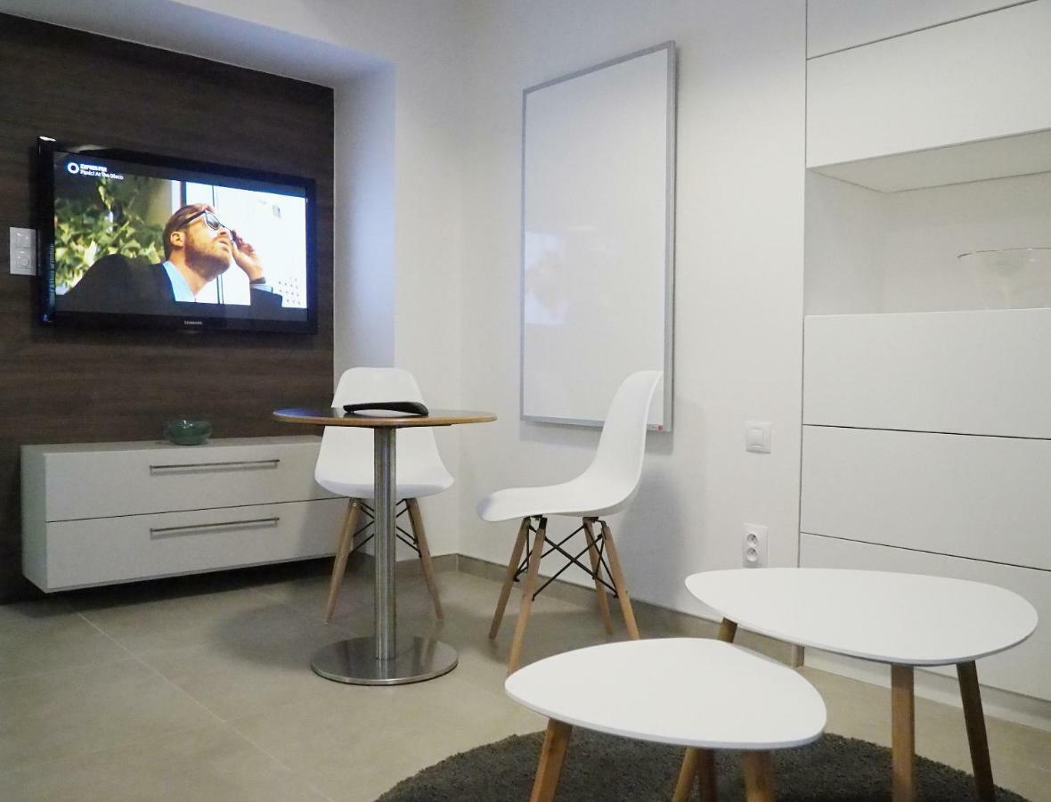 Ap10 - Apartments 4U Brezinova "Overnight Simply" Hradec Králové Eksteriør billede