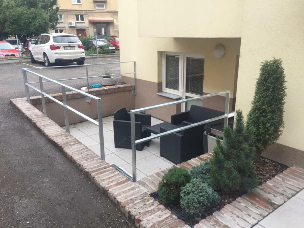 Ap10 - Apartments 4U Brezinova "Overnight Simply" Hradec Králové Eksteriør billede