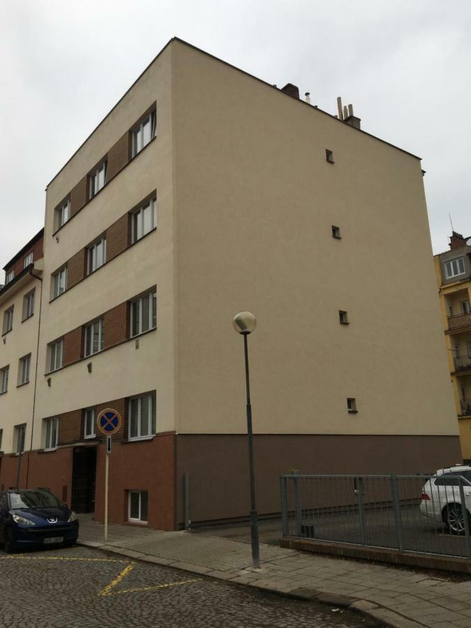 Ap10 - Apartments 4U Brezinova "Overnight Simply" Hradec Králové Eksteriør billede