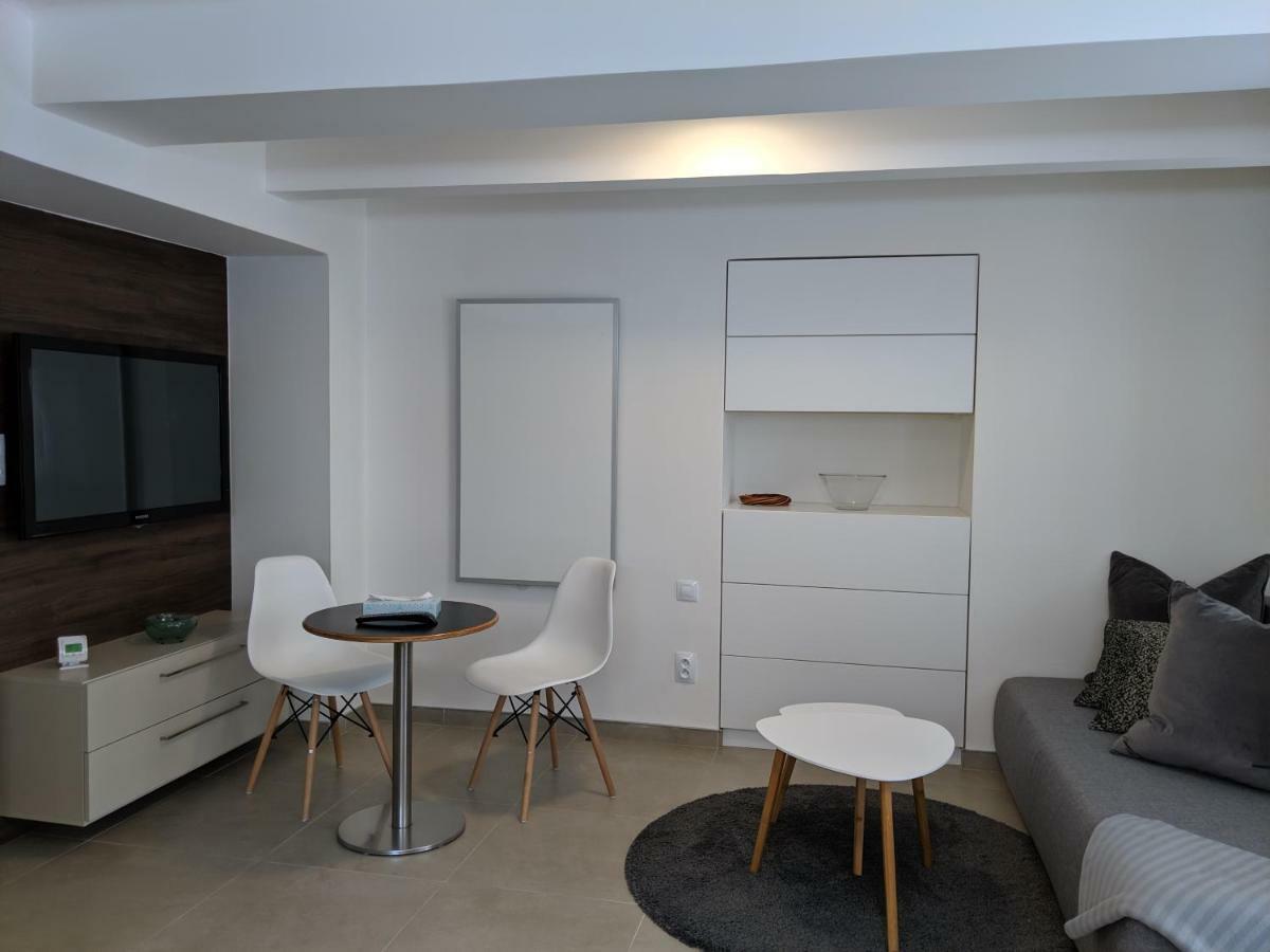 Ap10 - Apartments 4U Brezinova "Overnight Simply" Hradec Králové Eksteriør billede