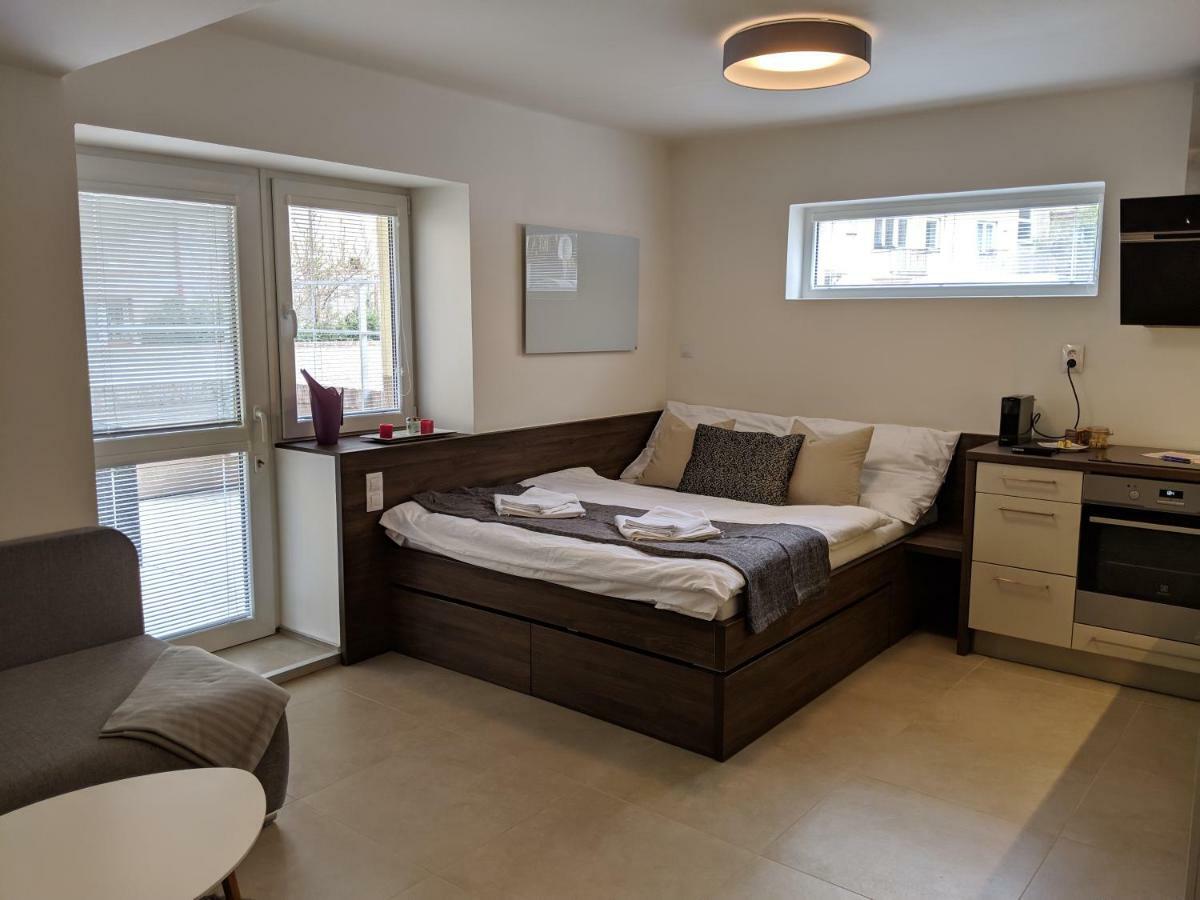 Ap10 - Apartments 4U Brezinova "Overnight Simply" Hradec Králové Eksteriør billede