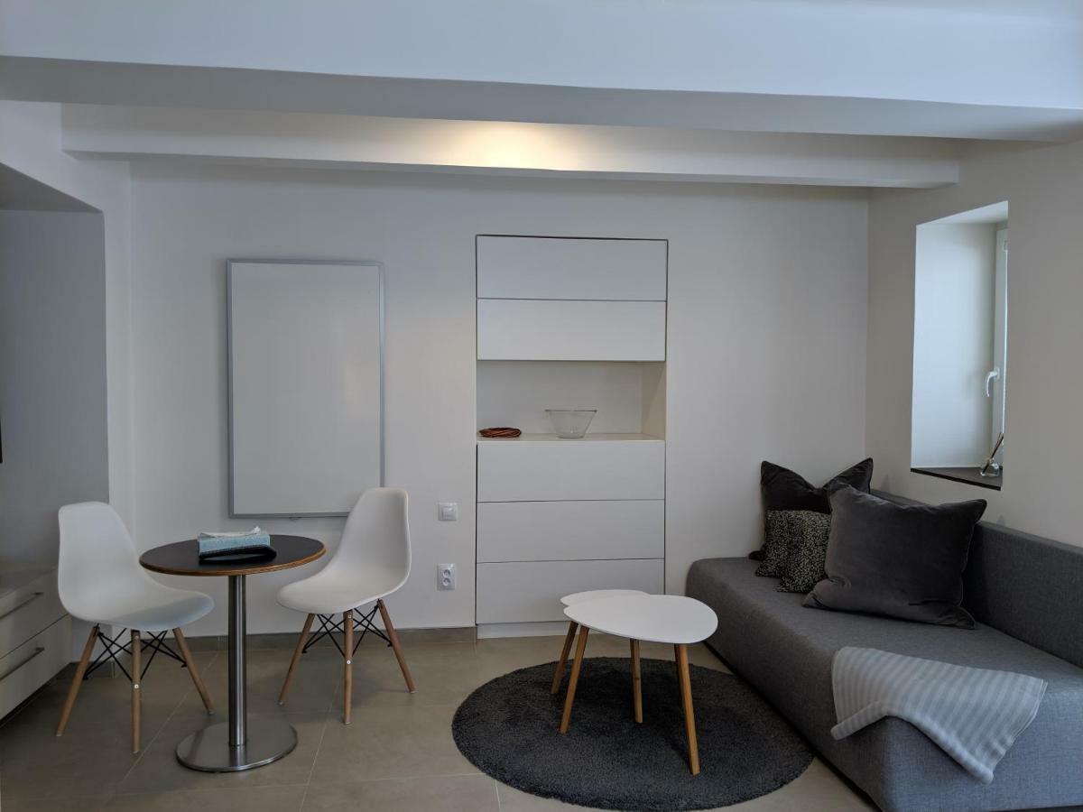 Ap10 - Apartments 4U Brezinova "Overnight Simply" Hradec Králové Eksteriør billede